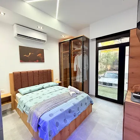 446 Private Suite, Center