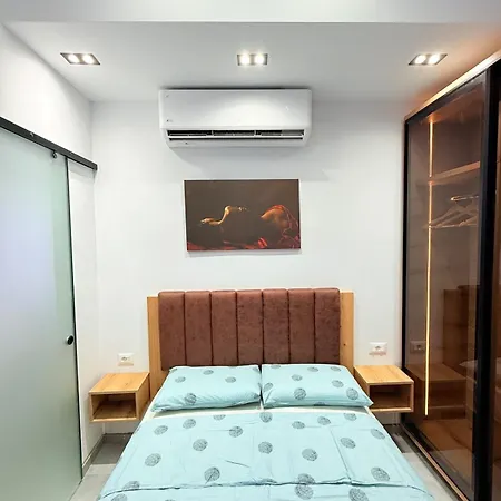 446 Private Suite, Center