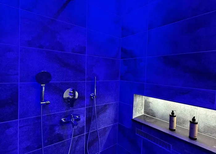 446 Private Suite, Center *