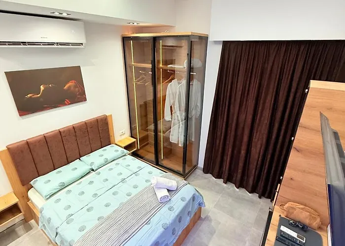 446 Private Suite, Center *