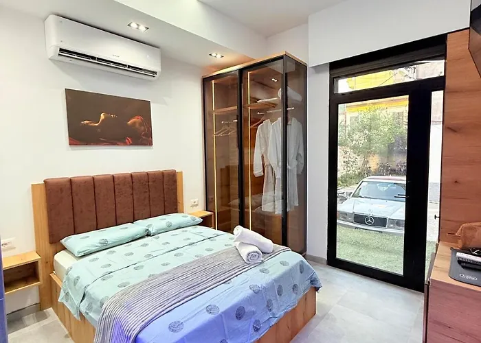 446 Private Suite, Center