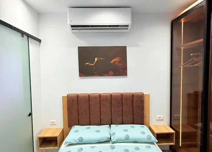 446 Private Suite, Center