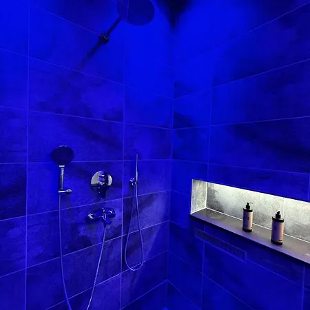 446 Private Suite, Center *